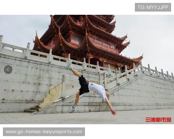 极限滑板场上选手完成完美后空翻